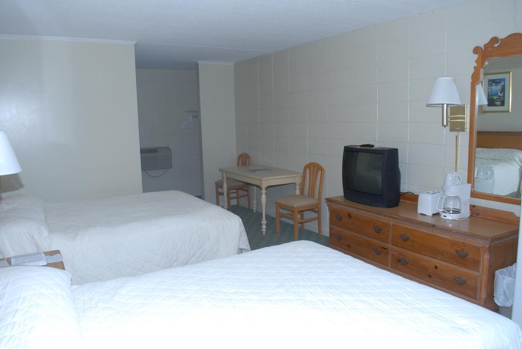 Admiral Motor Inn Миртл-Бич Экстерьер фото
