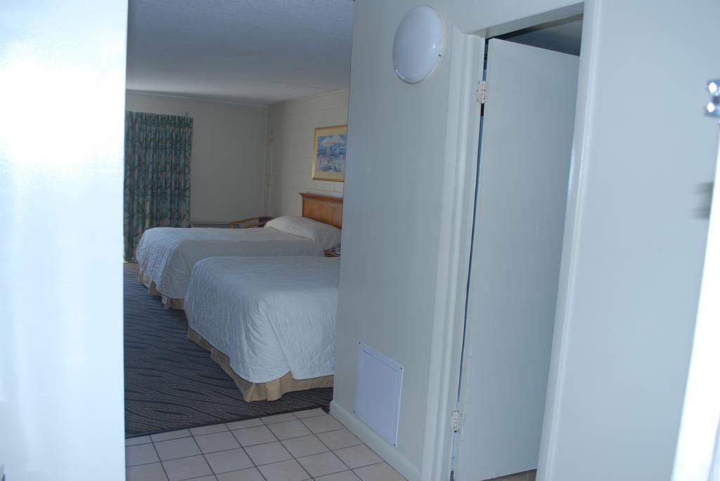 Admiral Motor Inn Миртл-Бич Экстерьер фото