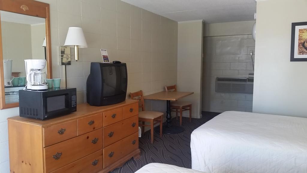 Admiral Motor Inn Миртл-Бич Экстерьер фото
