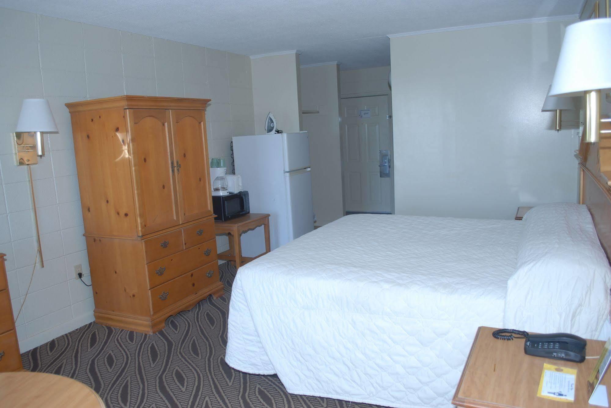 Admiral Motor Inn Миртл-Бич Экстерьер фото