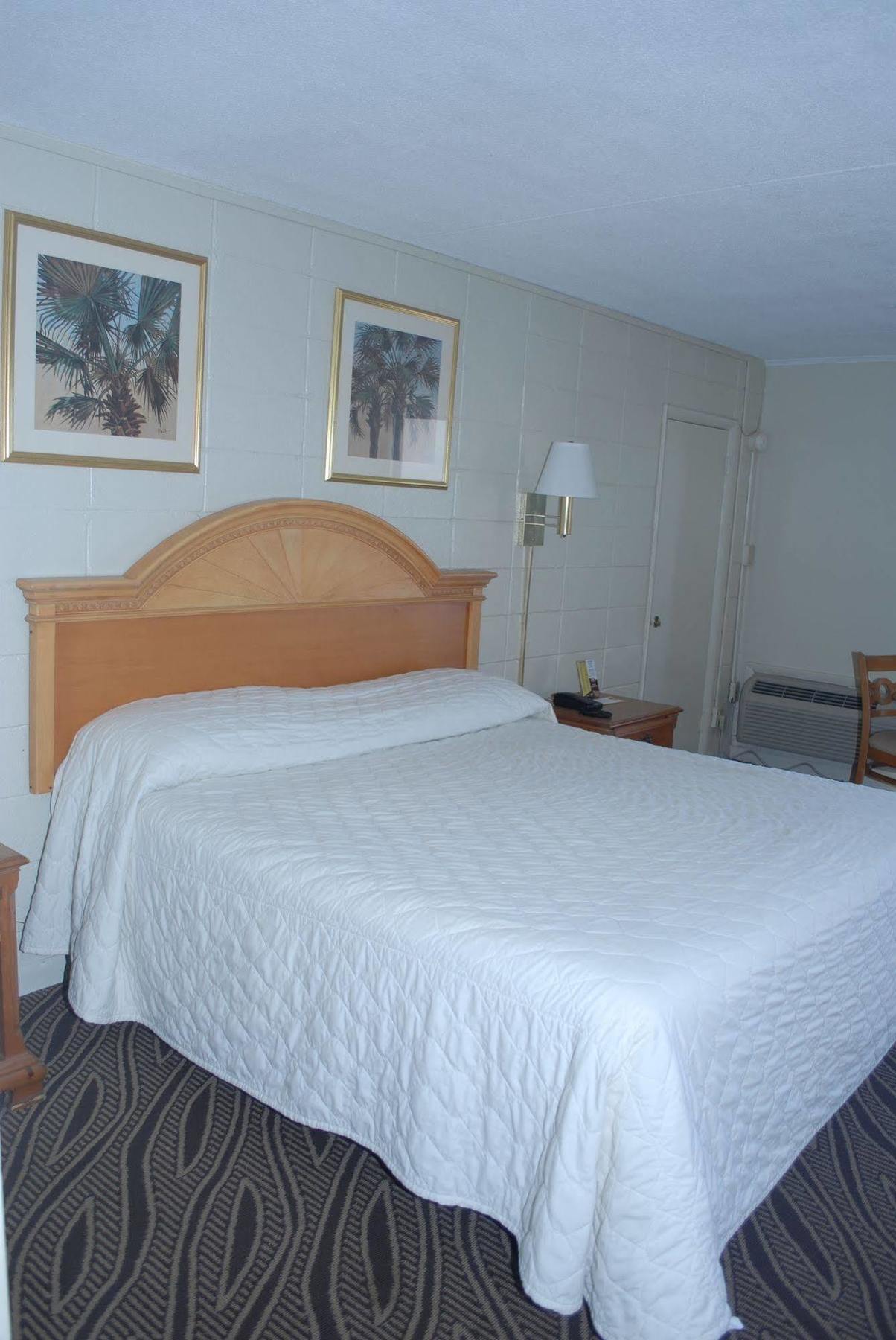 Admiral Motor Inn Миртл-Бич Экстерьер фото