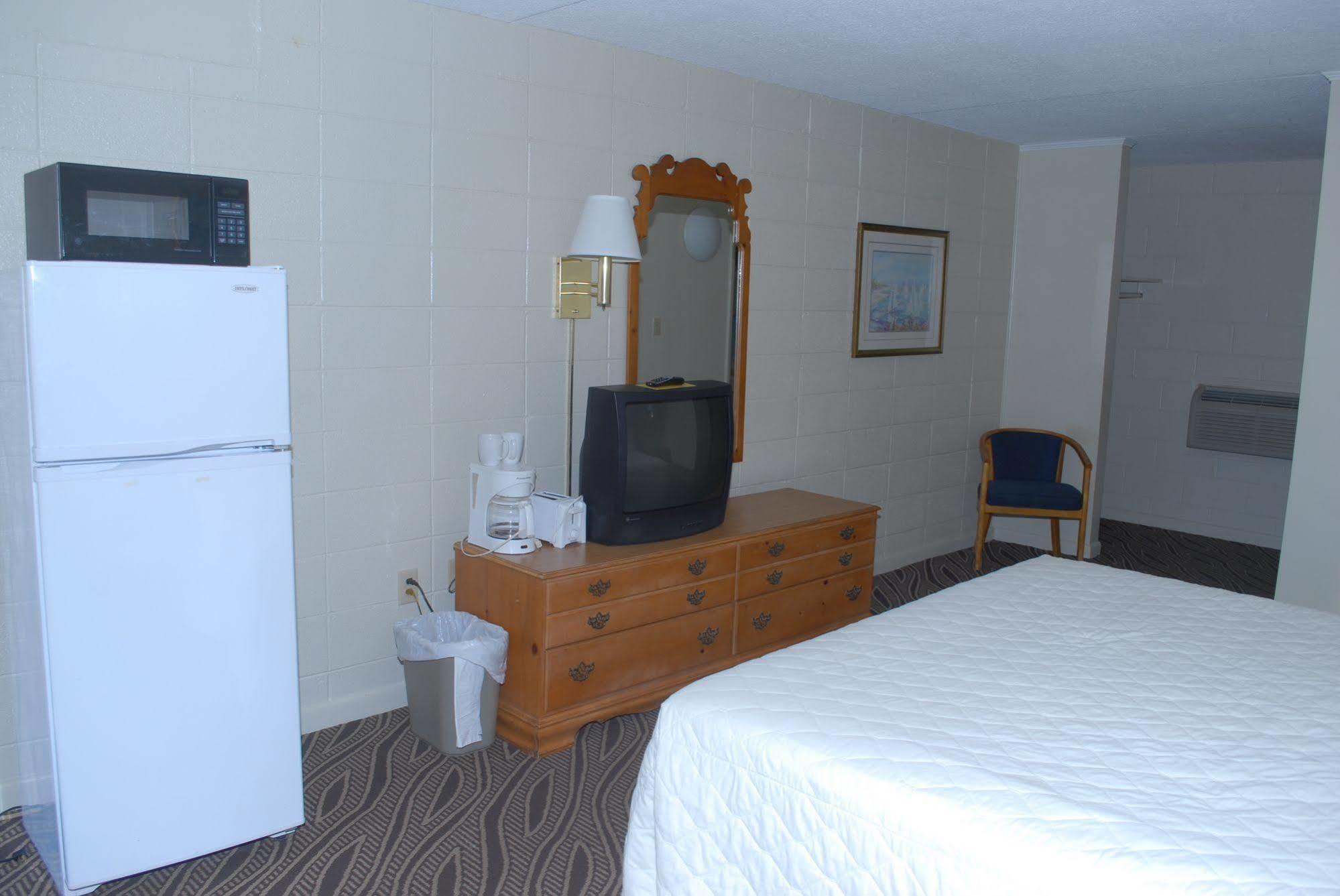 Admiral Motor Inn Миртл-Бич Экстерьер фото